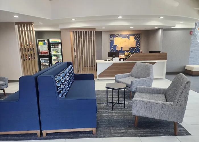 Holiday Inn Express & Suites Lathrop By Ihg